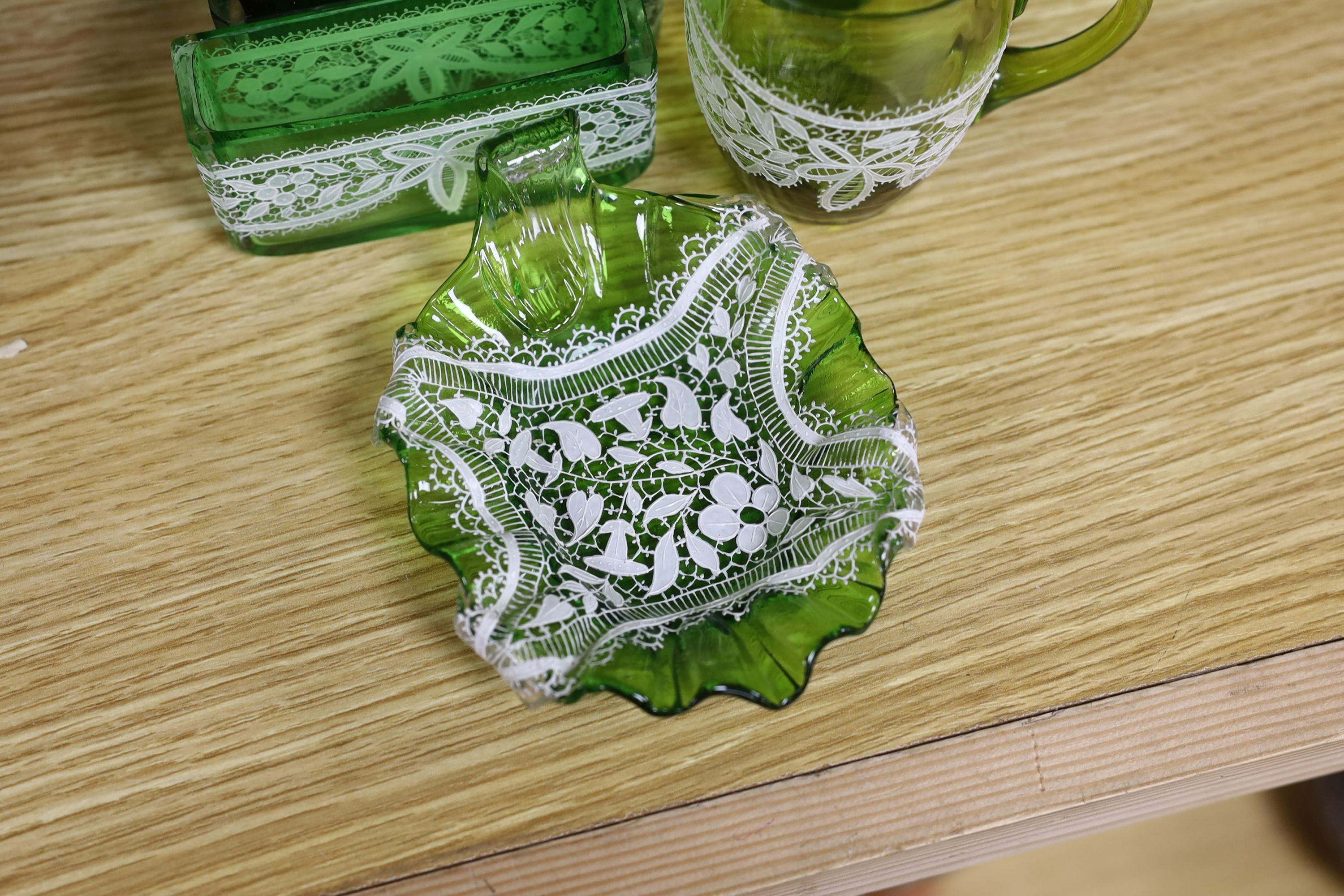 A group of Venetian green enamelled glass lace pattern posy tableware (12)